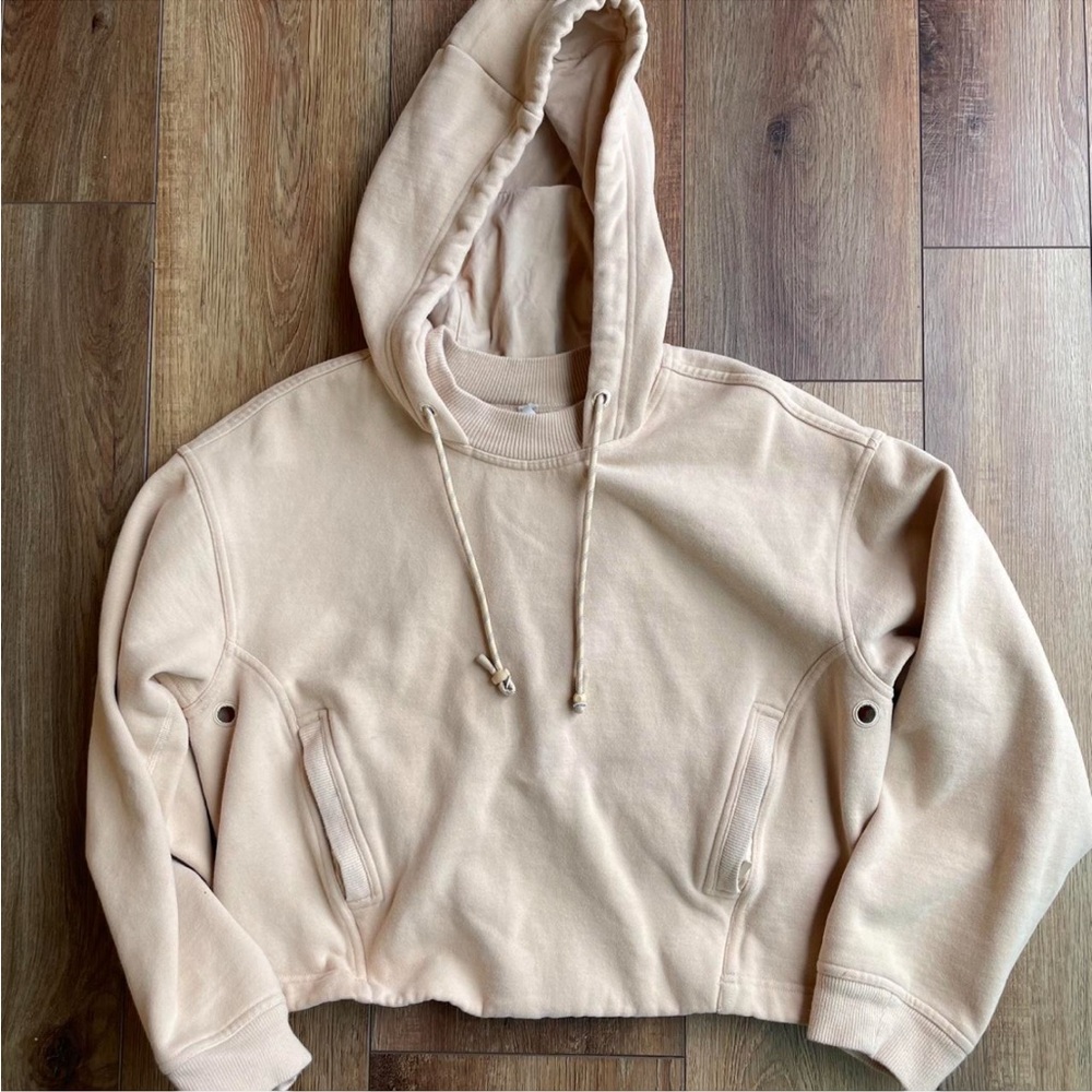 Size 6 lululemon cropped oversized hoodie